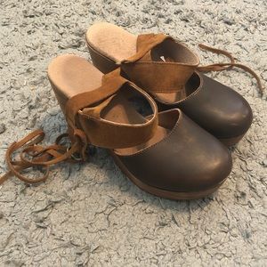 🔸SOLD🔸 Free People Lace Up Clogs